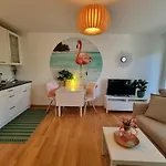 Flamingosuite In Seenaehe *