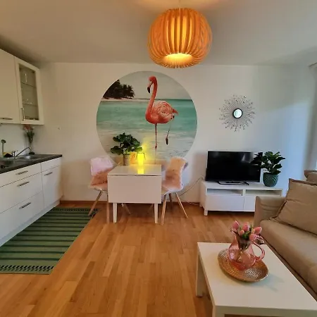 Flamingosuite In Seenaehe *